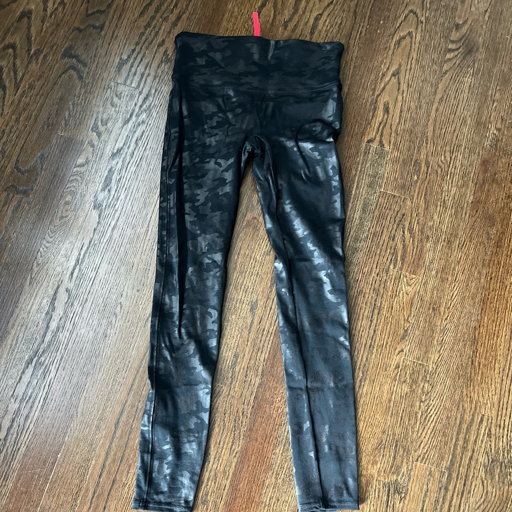 Spanx look at me now size medium camo leggings